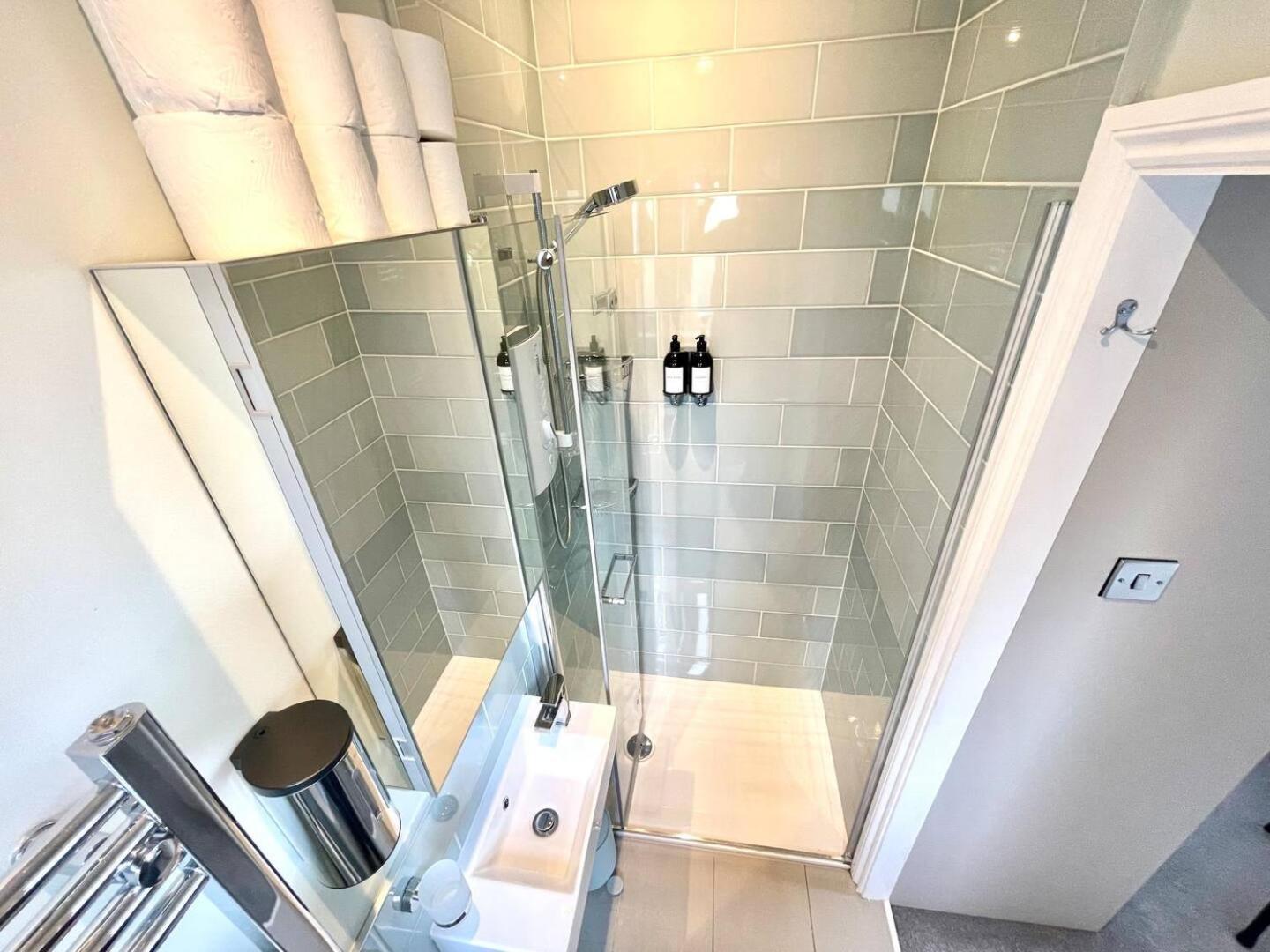 Luxury King-Bed Ensuite With Tranquil Garden Views London Exterior photo