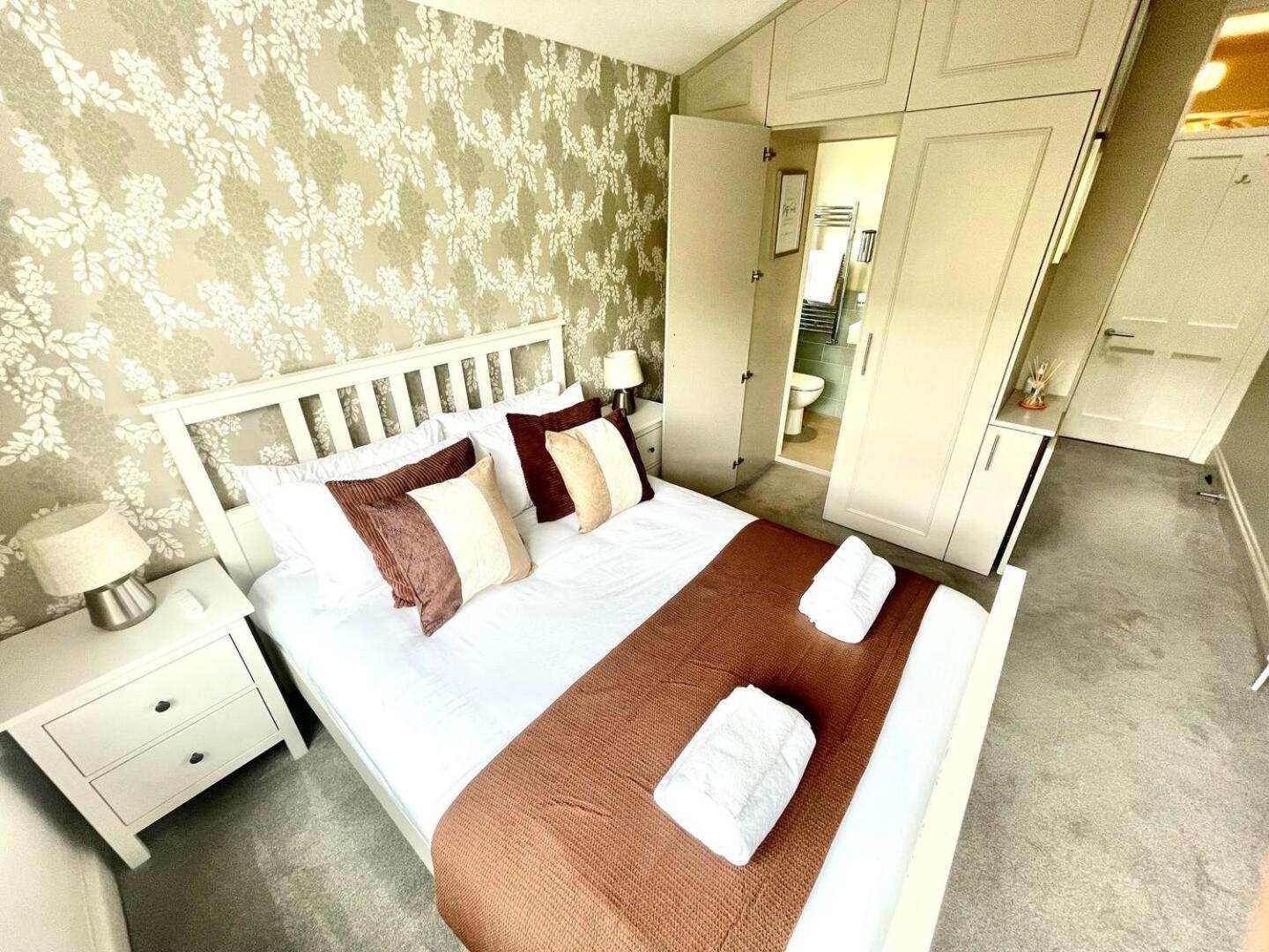Luxury King-Bed Ensuite With Tranquil Garden Views London Exterior photo